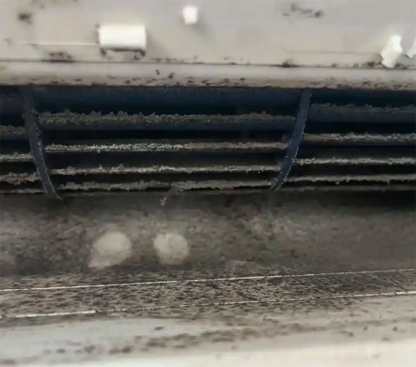 锡山空调吹的风有股烧焦味是怎么回事